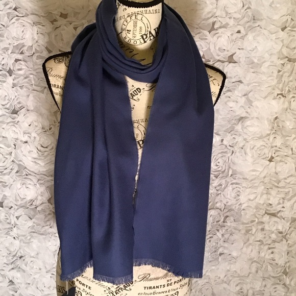 Johnstons of Elgin Blue Extra Fine Merino Wool Fringed Scarf Made in Scotland - Picture 2 of 10